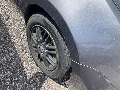 Used 2010 Ford Focus SE image 4