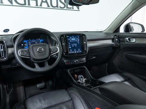 Used 2023 Volvo XC40 B5 Ultimate w/ Protection Package Premier AWD/4WD image 16