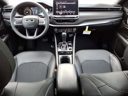 Used 2024 Jeep Compass Trailhawk image 10