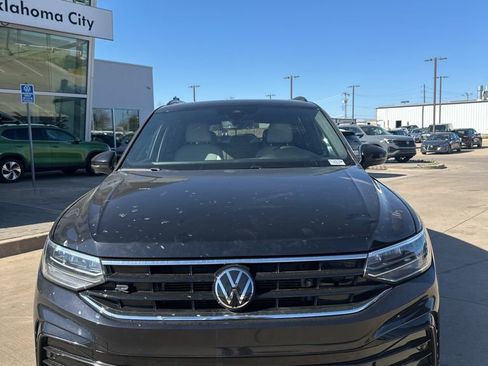 Used 2023 Volkswagen Tiguan SE R-Line FWD image 2