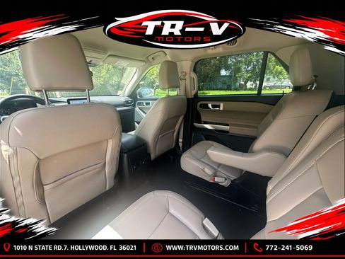 Used 2023 Ford Explorer XLT w/ Equipment Group 202A RWD image 9