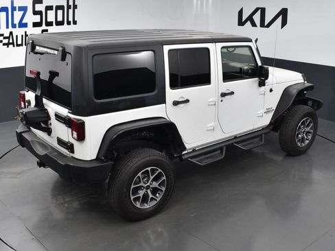 Used 2014 Jeep Wrangler Unlimited Rubicon w/ Connectivity Group AWD/4WD image 13