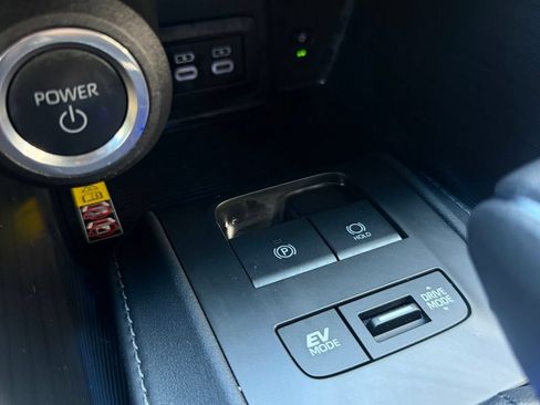 Used 2024 Toyota Venza XLE AWD/4WD image 16