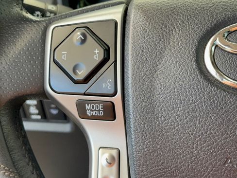 Used 2022 Toyota 4Runner SR5 Premium w/ Moonroof Package RWD image 18