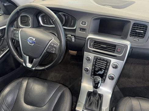 Used 2018 Volvo V60 T5 Cross Country Platinum image 21