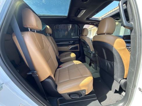 Used 2021 Kia Telluride SX w/ Towing Package FWD image 9