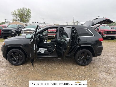 Used 2015 Jeep Grand Cherokee Altitude AWD/4WD image 26