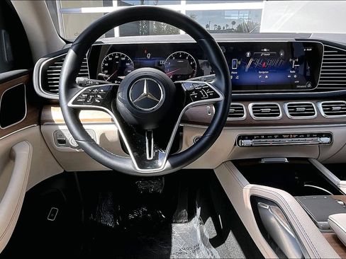 Used 2025 Mercedes-Benz GLE 350 4MATIC image 5