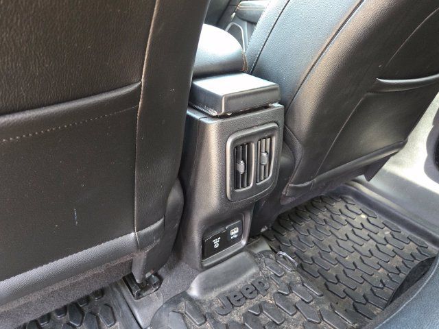 Used 2020 Jeep Compass Limited AWD/4WD image 10
