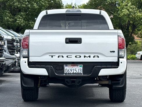 Used 2022 Toyota Tacoma TRD Off-Road w/ Technology Package AWD/4WD image 6