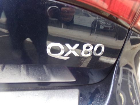 Used 2015 INFINITI QX80 4WD w/ Deluxe Technology Package image 6