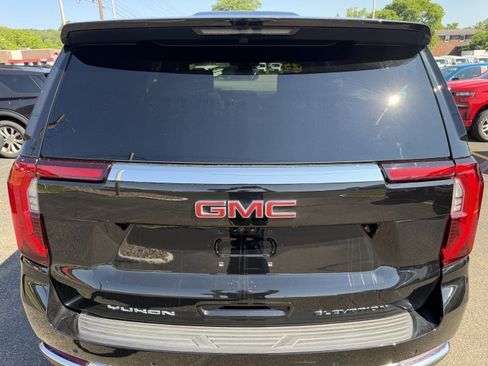 Used 2025 GMC Yukon Elevation w/ Elevation Premium Package AWD/4WD image 6