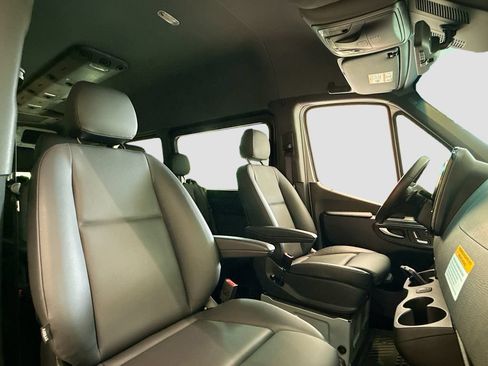 Used 2024 Mercedes-Benz Sprinter 2500 image 16