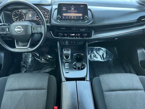 Used 2025 Nissan Rogue SV image 4