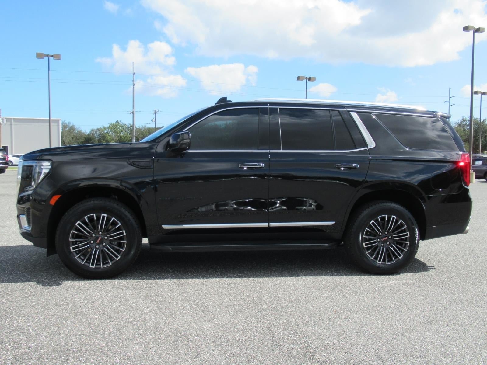 Used 2024 GMC Yukon Denali w/ Advanced Technology Package AWD/4WD image 4