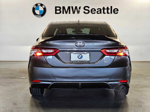 Used 2020 Toyota Camry SE FWD image 5