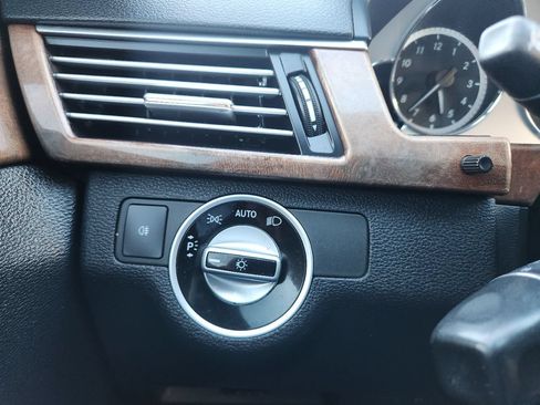 Used 2013 Mercedes-Benz E 350 Sedan image 20