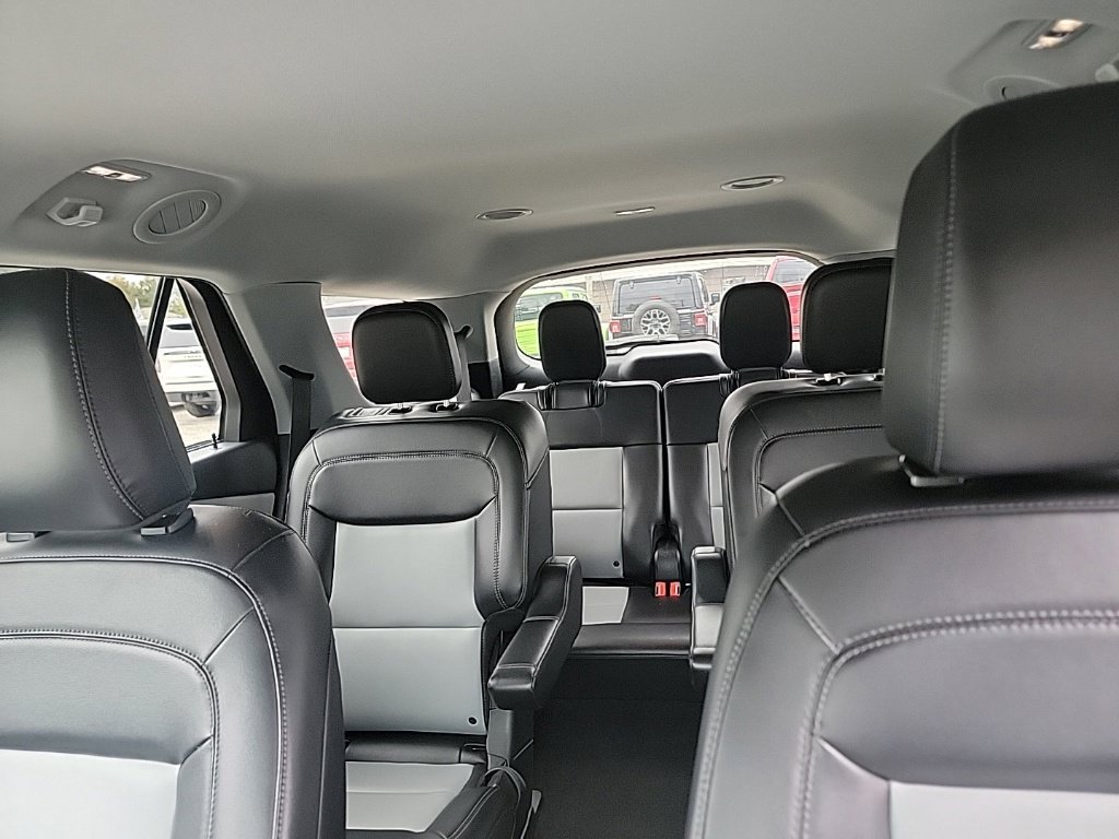 Used 2024 Ford Explorer XLT w/ Equipment Group 202A AWD/4WD image 37