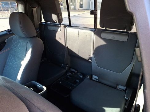 Used 2016 Toyota Tacoma TRD Sport w/ Towing Package image 11