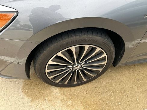 Used 2022 Volkswagen Passat 2.0T FWD image 2