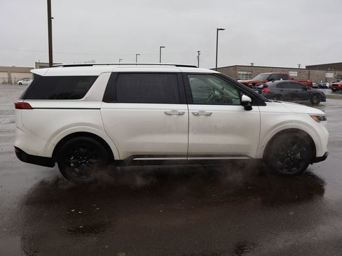 Used 2024 Kia Carnival SX Prestige image 7