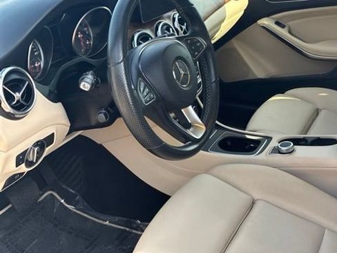 Used 2019 Mercedes-Benz GLA 250 4MATIC w/ Premium Package image 9