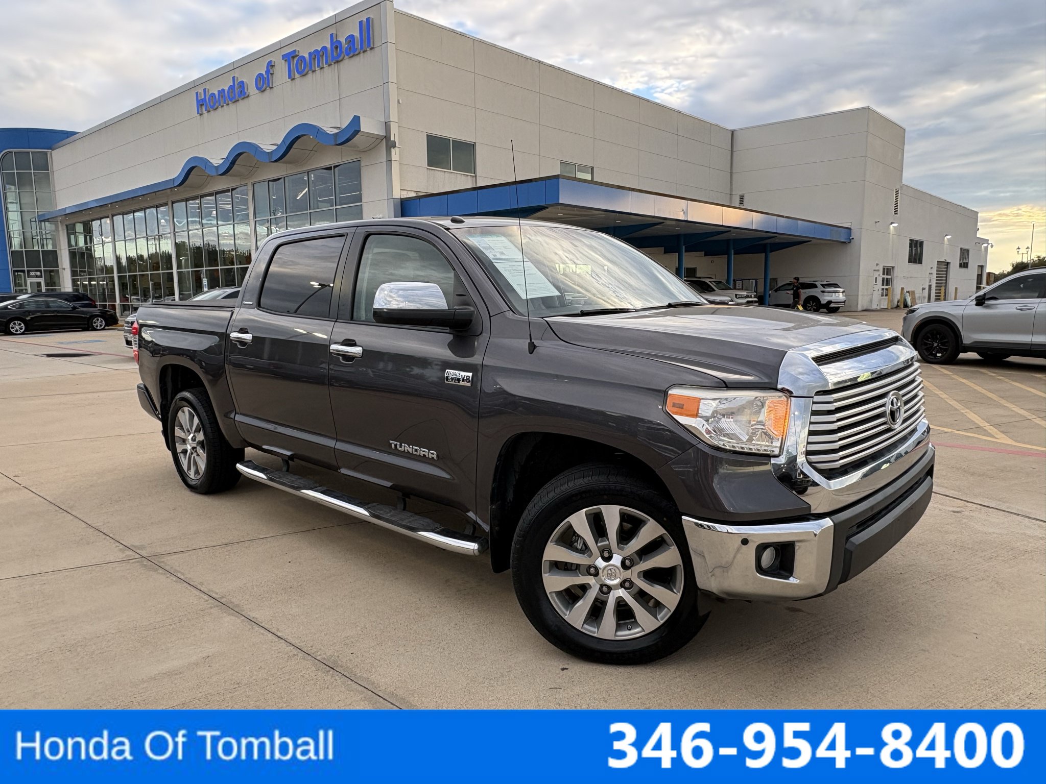 Used 2017 Toyota Tundra Limited w/ Limited Premium Package RWD image 1