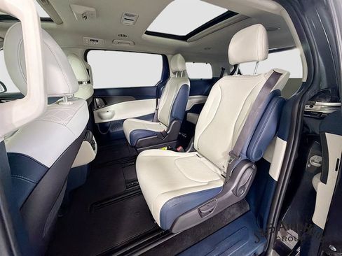 Used 2025 Kia Carnival SX w/ SX Dark Edition Package FWD image 26