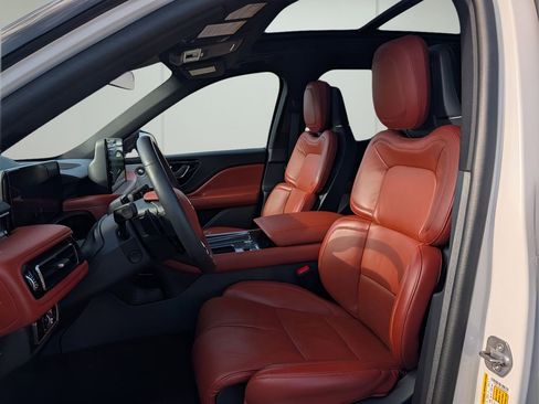 Used 2025 Lincoln Aviator Reserve w/ Equipment Group 201A image 10