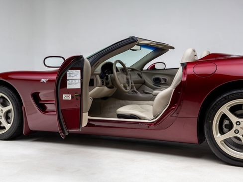 Used 2003 Chevrolet Corvette 50th Anniversary Edition w/ Preferred Equipment Group1 image 23