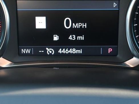 Used 2023 Chevrolet Traverse RS image 16