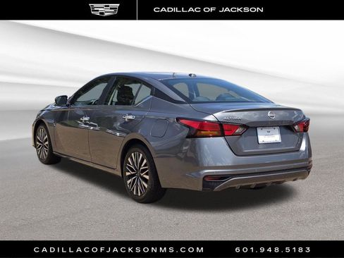 Used 2025 Nissan Altima 2.5 SV FWD image 7