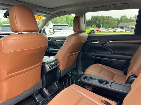 Used 2018 Toyota Highlander Limited AWD/4WD image 42