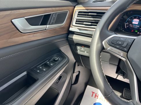 Used 2026 Volkswagen Atlas SE w/ Panoramic Sunroof Package FWD image 19