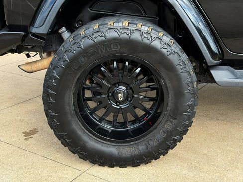 Used 2020 Jeep Wrangler Unlimited Sahara AWD/4WD image 9