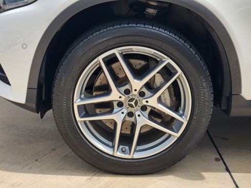 Used 2018 Mercedes-Benz GLC 300 4MATIC image 9