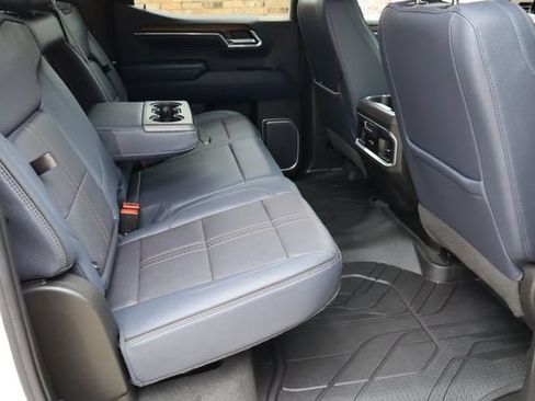 Used 2023 Chevrolet Silverado 1500 High Country w/ High Country Premium Package AWD/4WD image 18