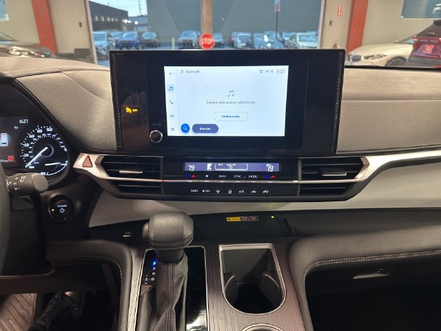 Certified 2025 Toyota Sienna LE FWD image 22