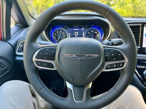 New 2026 Chrysler Pacifica Select image 23