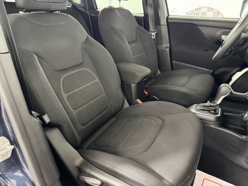 Used 2020 Jeep Renegade Latitude AWD/4WD image 33