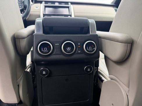 Used 2018 Land Rover Discovery HSE AWD/4WD image 25