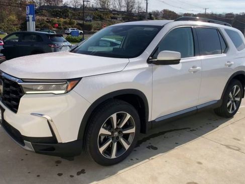 New 2025 Honda Pilot Touring image 4