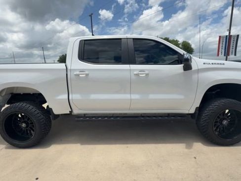 Used 2023 Chevrolet Silverado 1500 LT AWD/4WD image 9