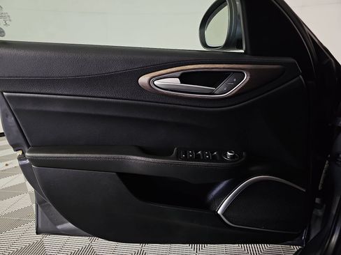 Used 2017 Alfa Romeo Giulia Ti w/ TI Performance Package AWD/4WD image 24