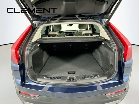 Used 2022 Cadillac XT4 Premium Luxury image 10