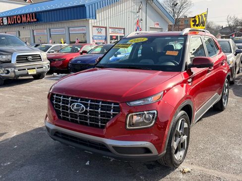 Used 2025 Hyundai Venue SEL image 4
