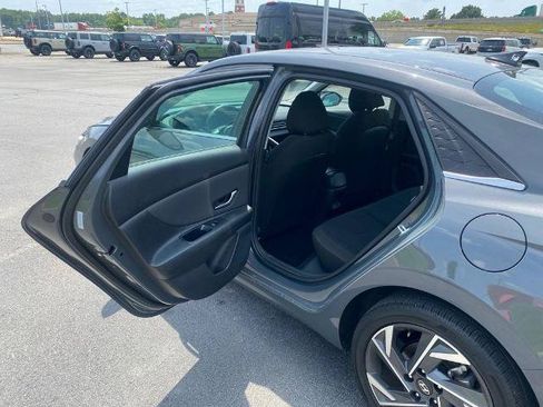 Used 2025 Hyundai Elantra SEL FWD image 28