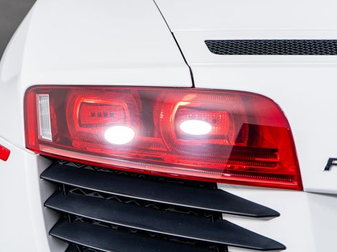 Used 2011 Audi R8 V8 image 12