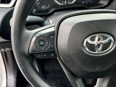 Used 2022 Toyota Corolla LE image 18