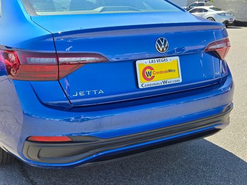Used 2024 Volkswagen Jetta SE FWD image 5